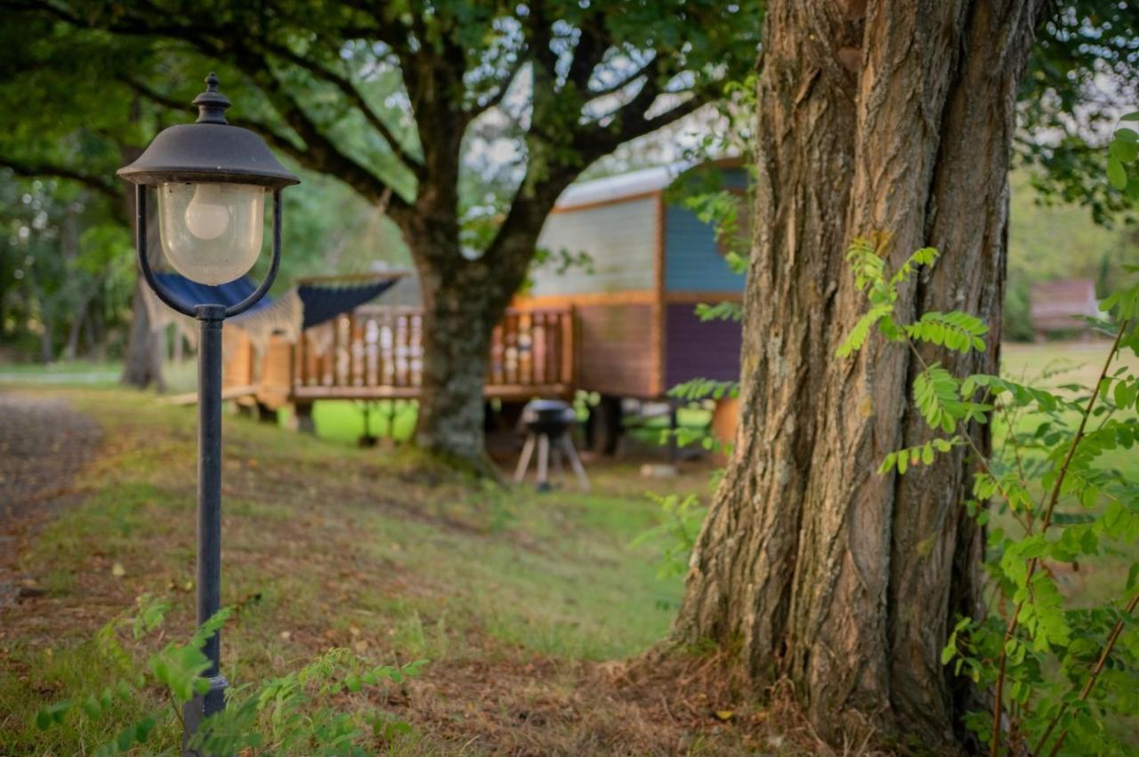 Domaine Des Z'Ailes Hotel Saint-Florent-des-Bois Exterior photo